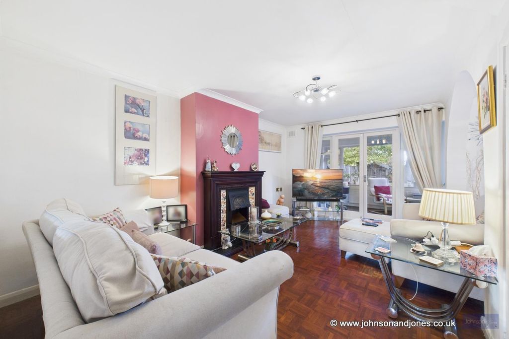 Property photo 2 of 17 2 Lounge.Jpg