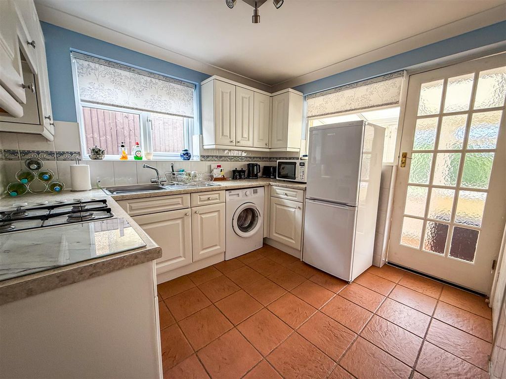 Property photo 3 of 14 Kitchen