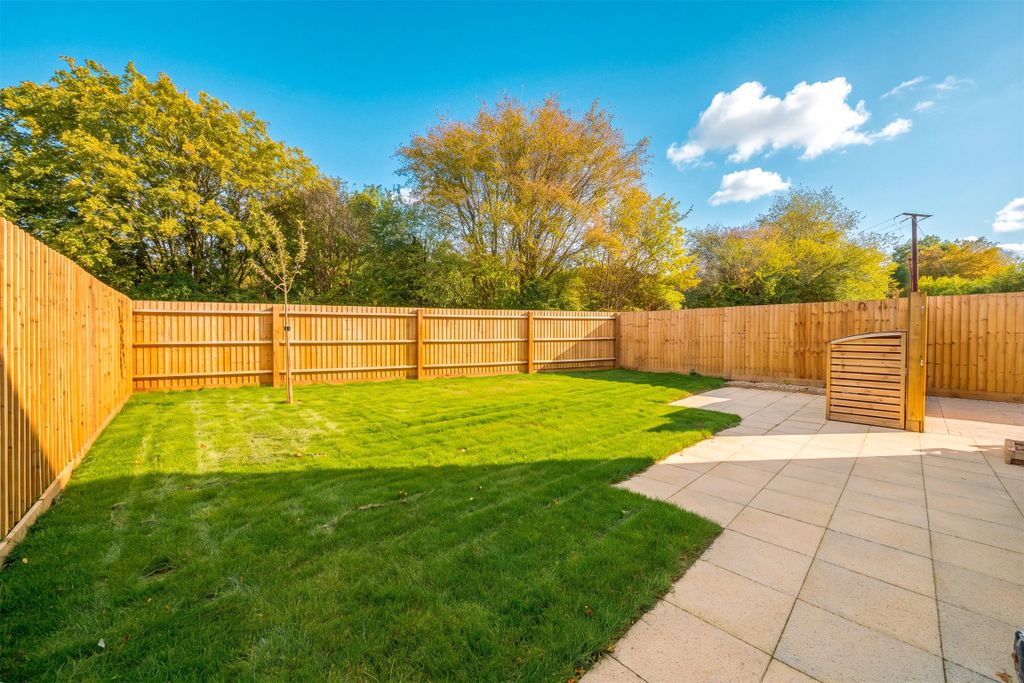 Property photo 3 of 11 Meadow Gate