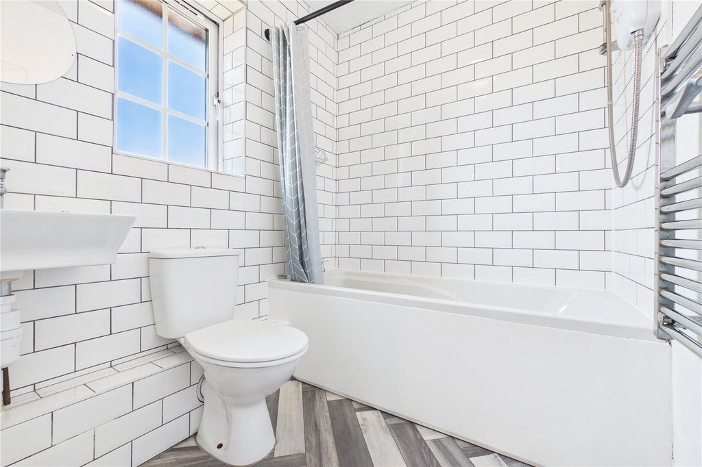 Property photo 2 of 8 Bathroom