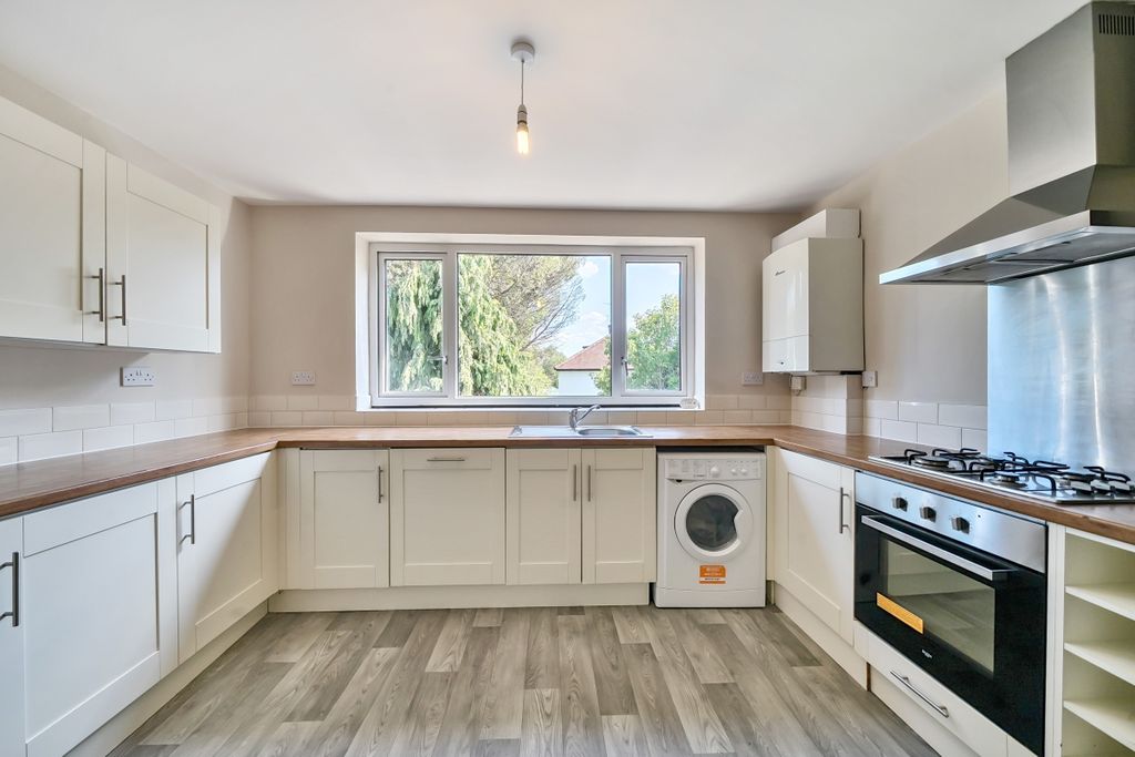 Property photo 1 of 12 1325538-5-6870090...