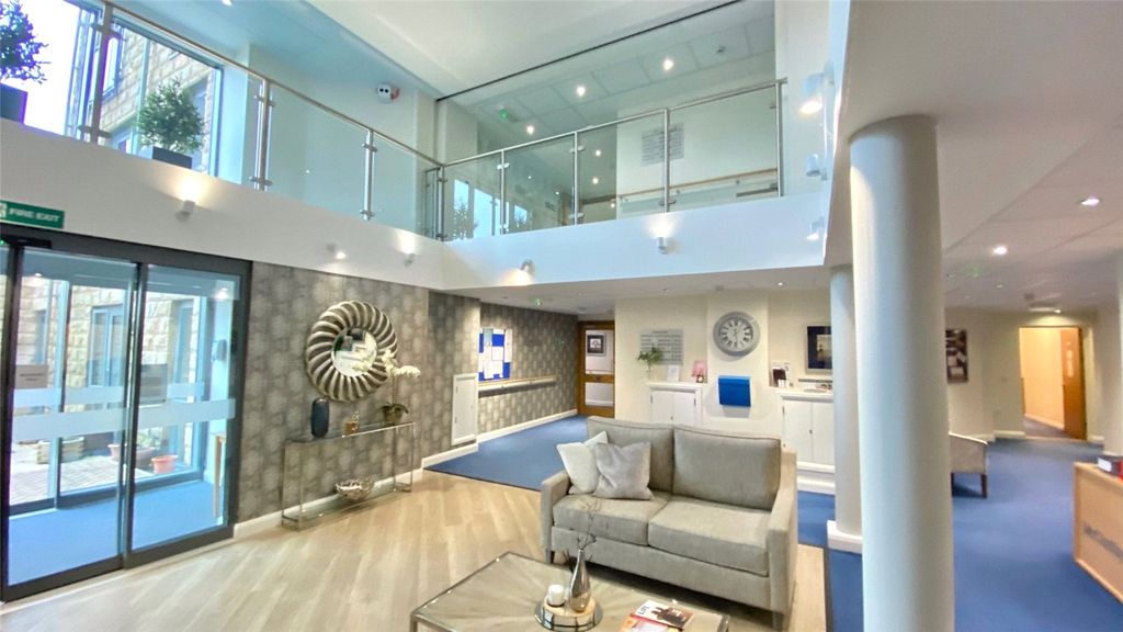 Property photo 1 of 15 Communal Entrance