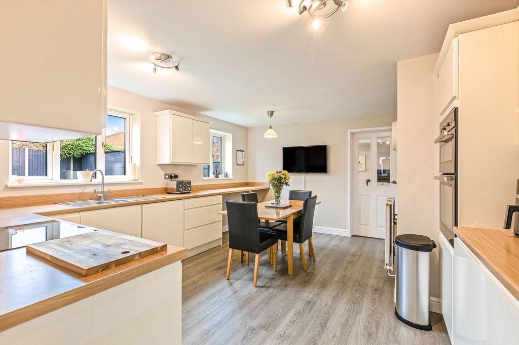 Property photo 3 of 25