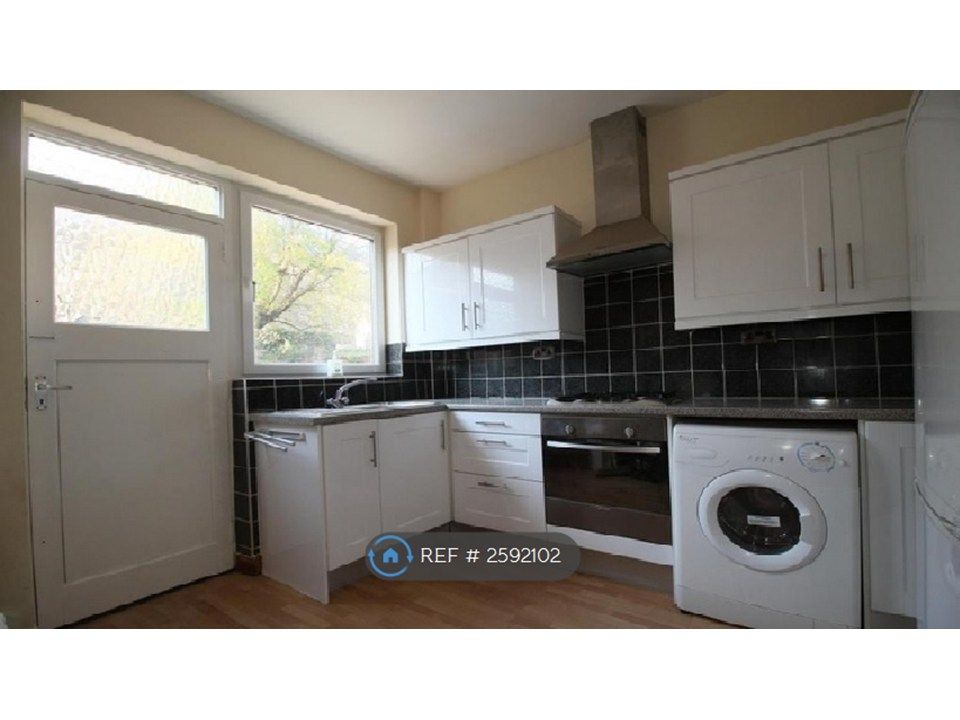 Property photo 3 of 7 Kitchen