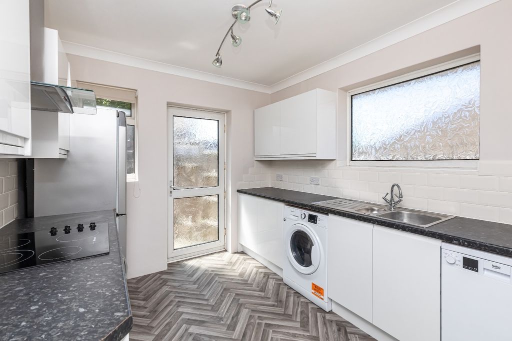 Property photo 2 of 8 5304652