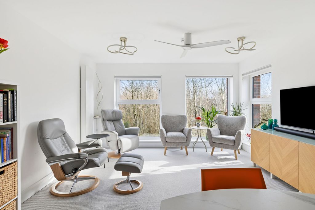 Property photo 3 of 21