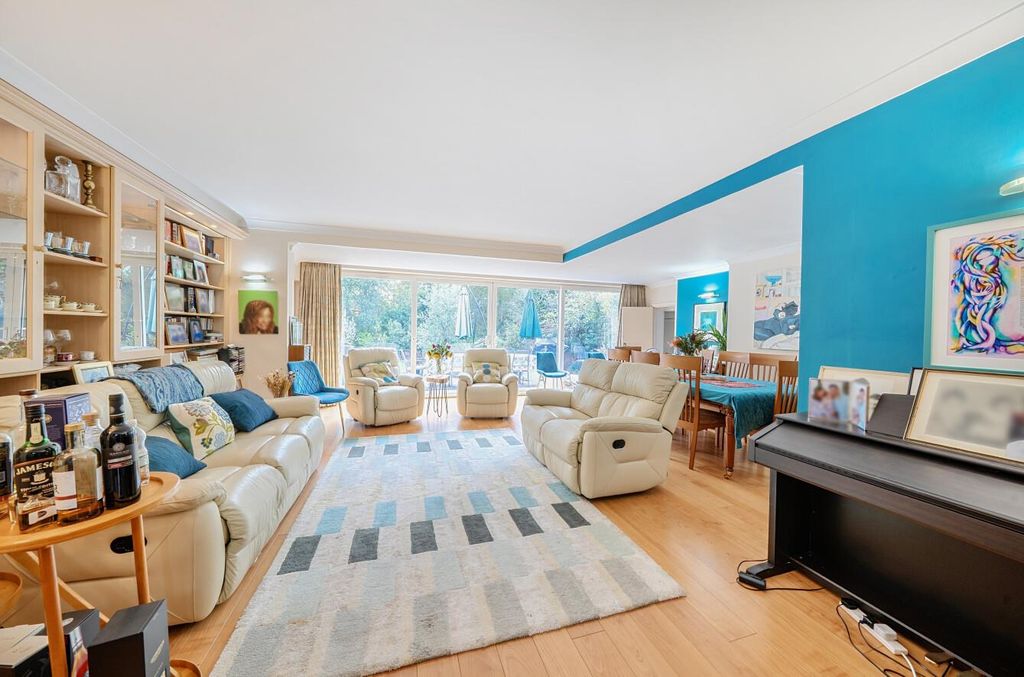 Property photo 3 of 17 Davidson Frost-Wellings, Dfw, Dalkeith Grove, Stan