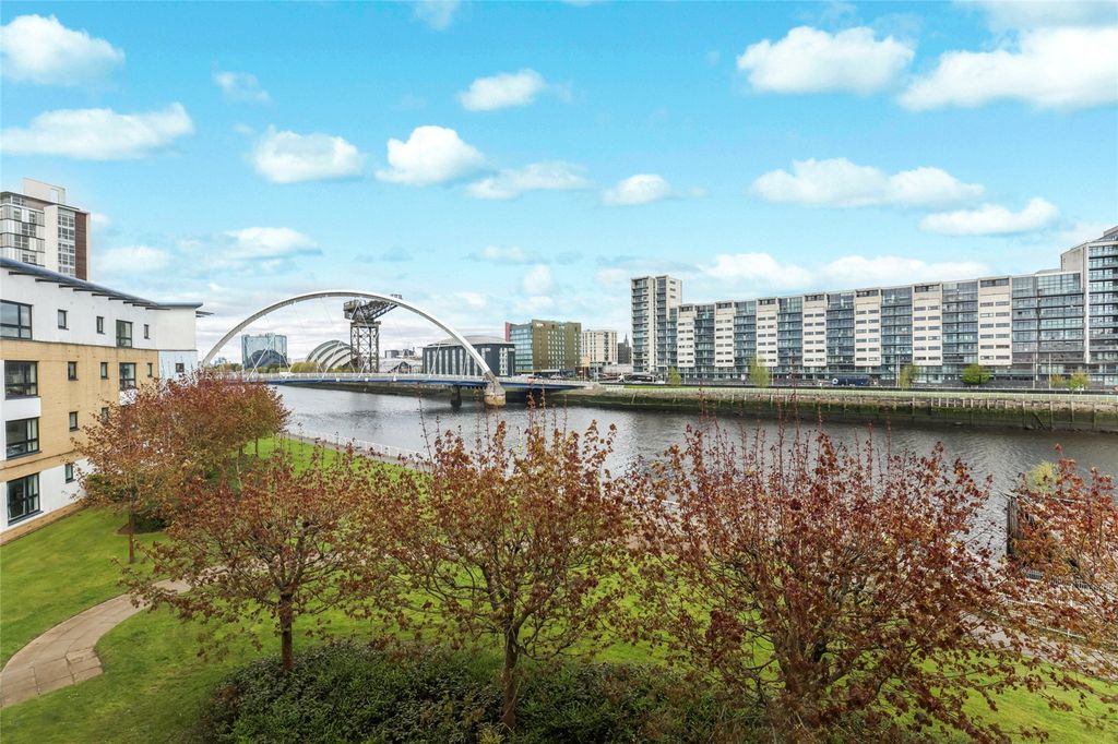 Property photo 2 of 21 Picture No. 17