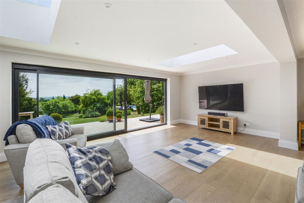 Property photo 3 of 34 06.