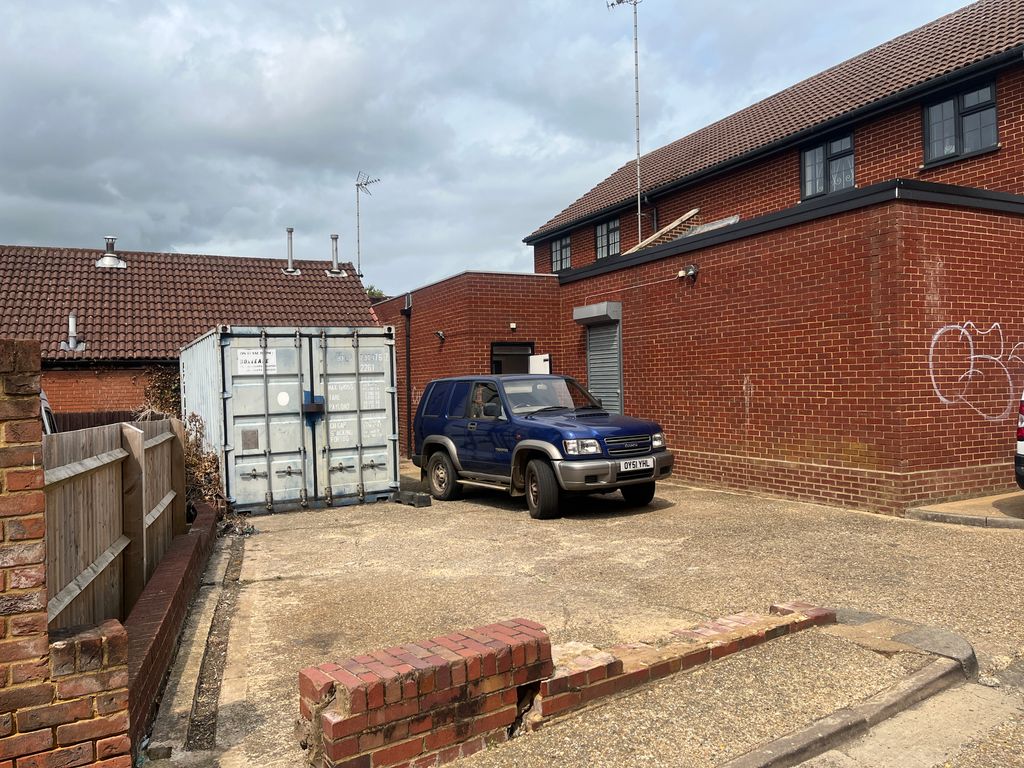 Property photo 2 of 3