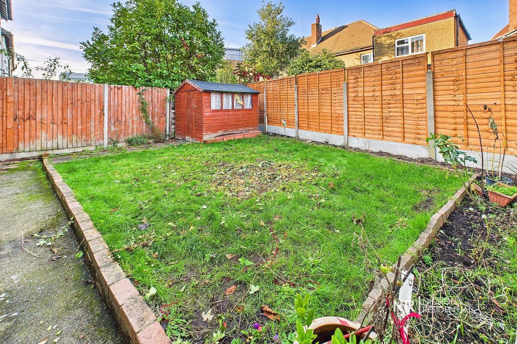 Property photo 3 of 11 Garden