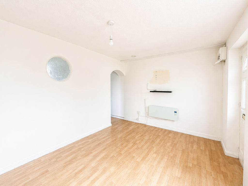 Property photo 3 of 6 Lounge