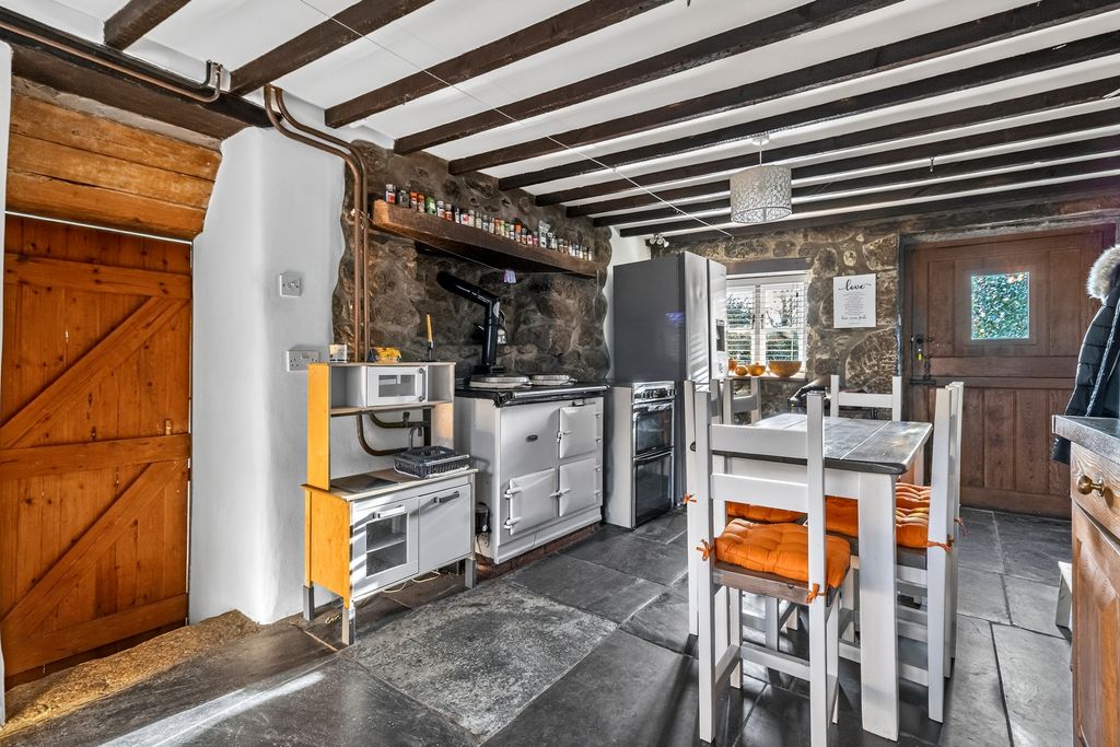 Property photo 3 of 33