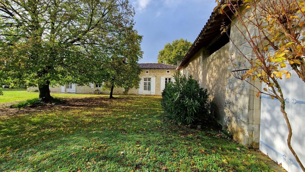 Property photo 1 of 12 House For Sale In Saint-André-De-Cubzac