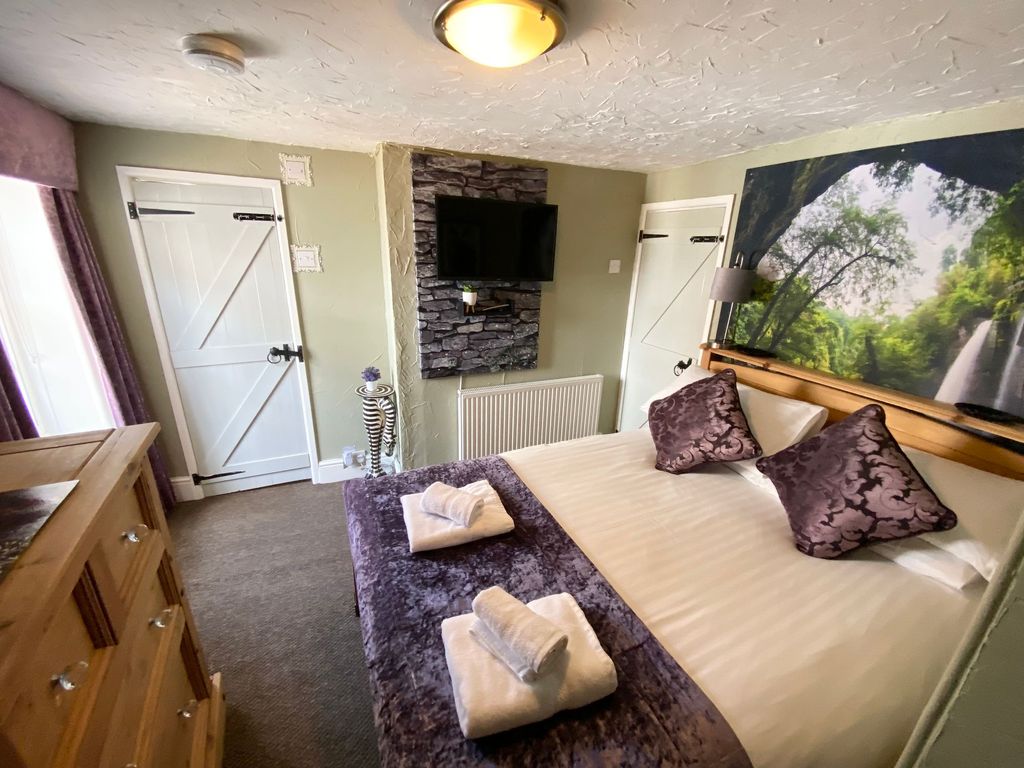 Property photo 3 of 12 Bedroom 1