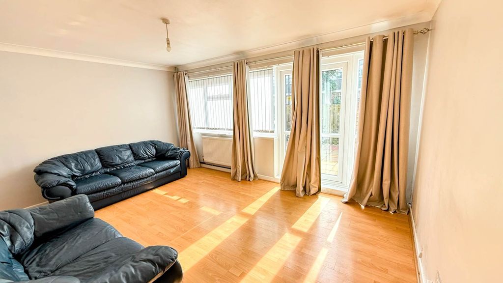 Property photo 2 of 9