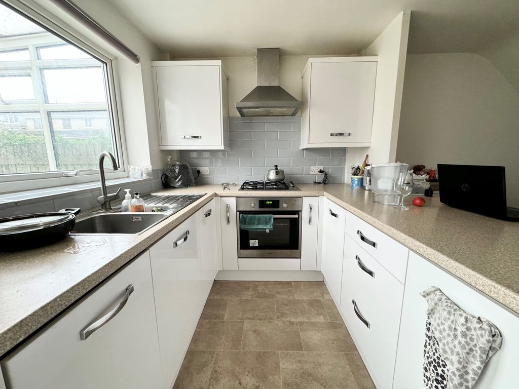 Property photo 3 of 9 Kitchen