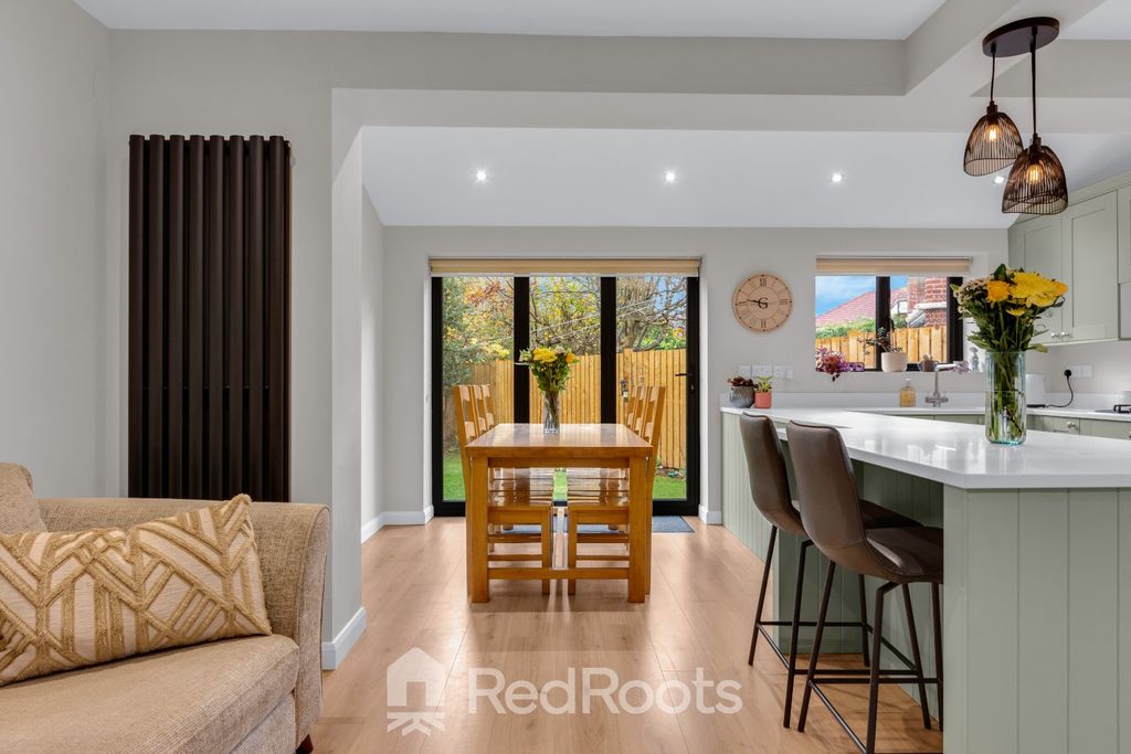 Property photo 2 of 27 4681192