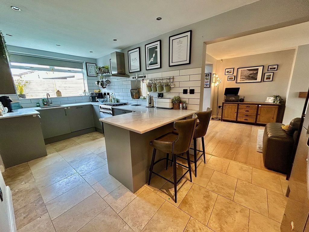 Property photo 3 of 26 Kitchen