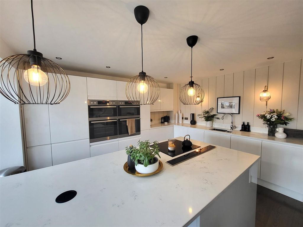 Property photo 3 of 24 Kitchen