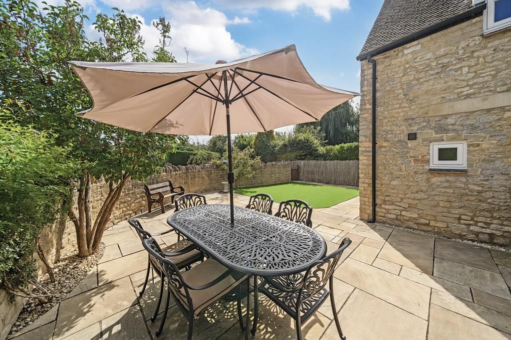 Property photo 2 of 21 Garden View