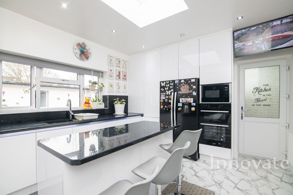 Property photo 3 of 17 Photo 2