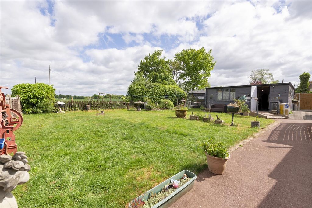 Property photo 2 of 21 4Pettits13.Jpg