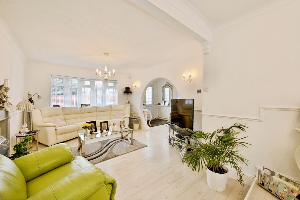 Property photo 2 of 18 Photo