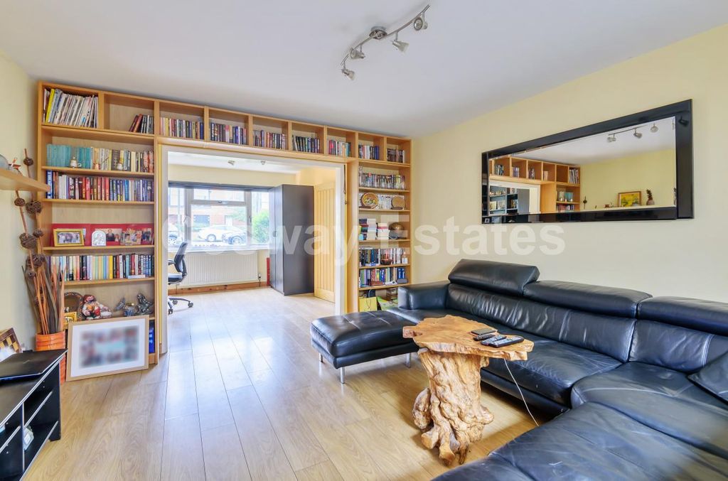 Property photo 3 of 17 28d34306-0369-4d0F-853A-E2777bbc4c16.Jpg