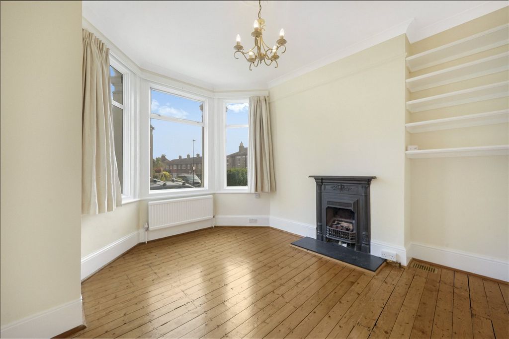 Property photo 2 of 15 Picture No. 12