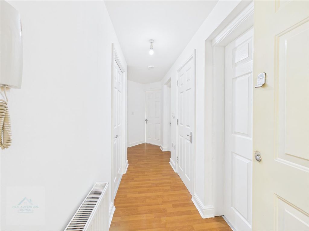 Property photo 3 of 14 Entrance Hallway