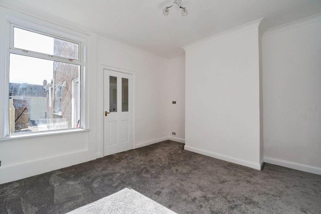 Property photo 3 of 16 Dining Room