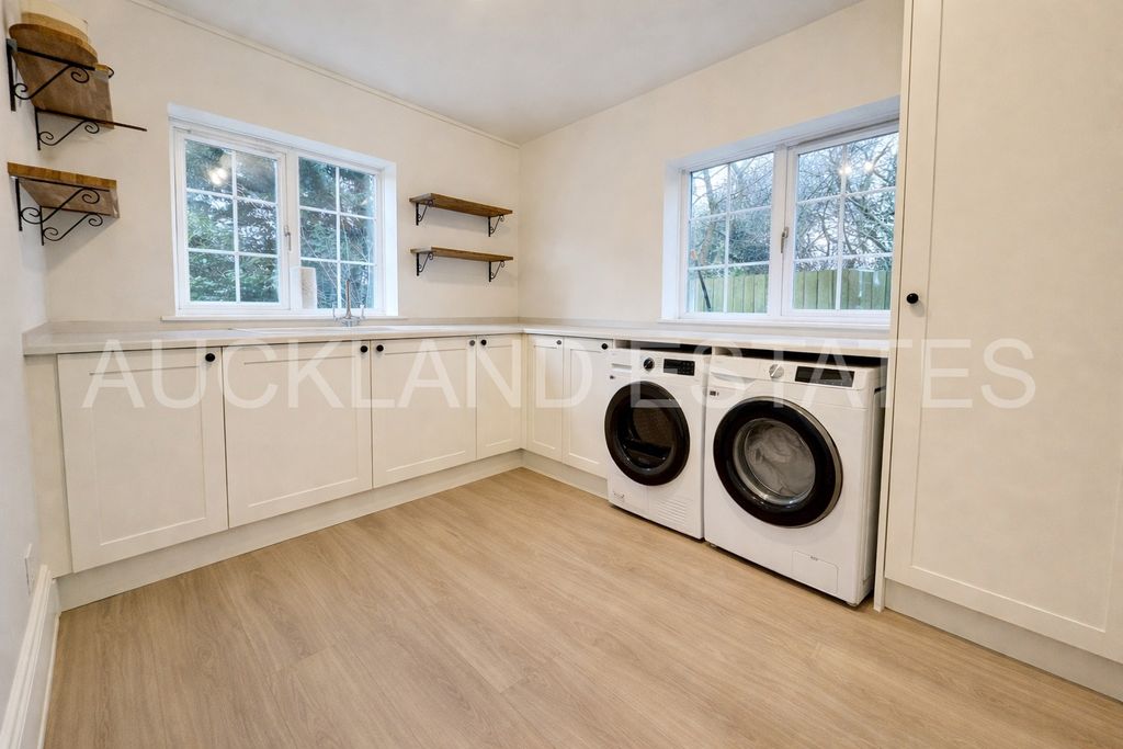 Additional image 16 of 5 bed detached house for saleFoxes Lane, Brookmans Park AL9