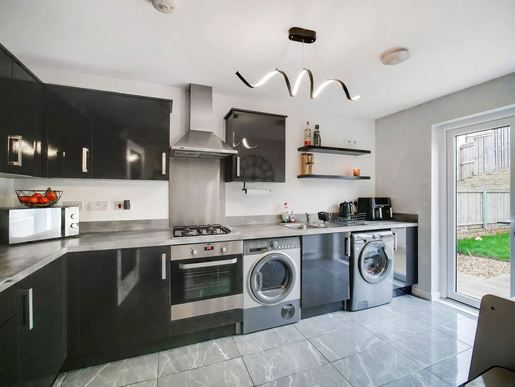 Property photo 3 of 14 Kitchen