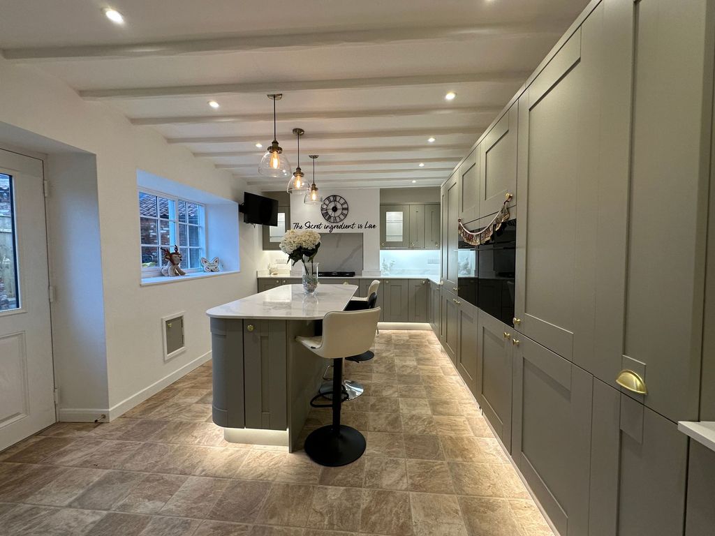 Property photo 3 of 29