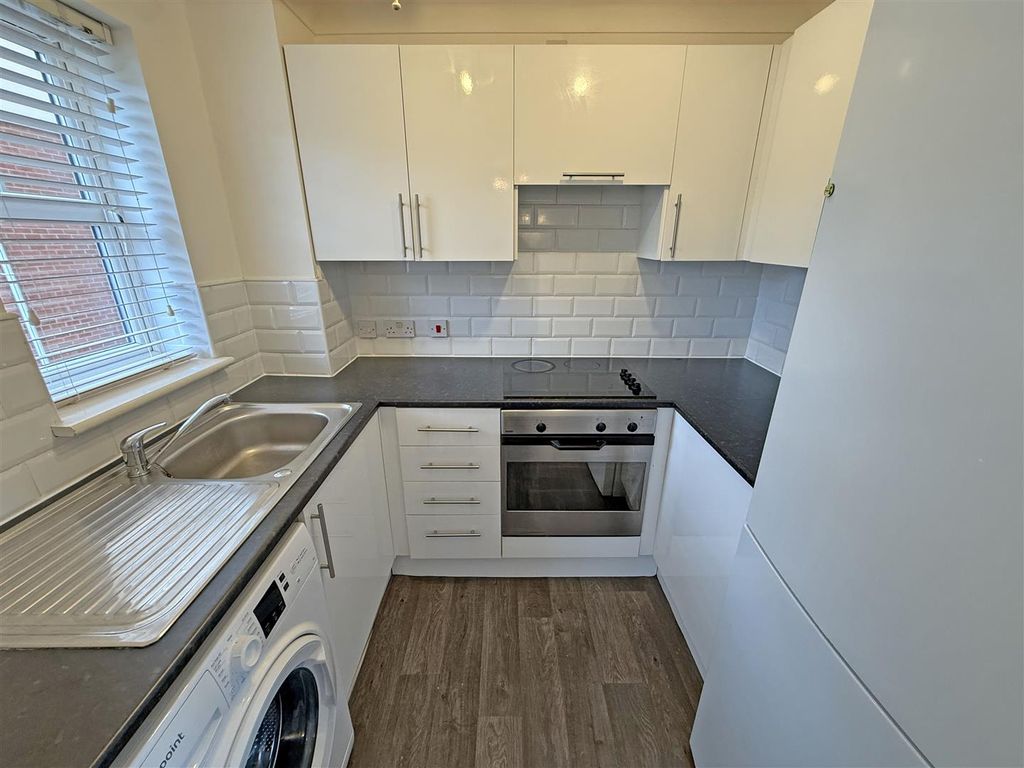 Property photo 3 of 8 Kitchen.Jpg