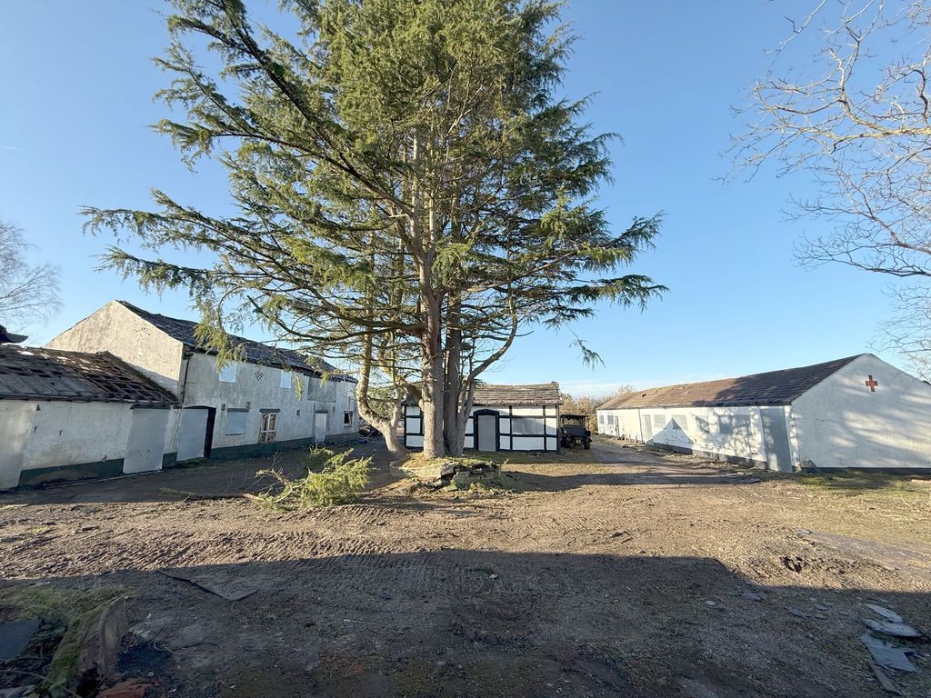 Property photo 2 of 5 Grounds