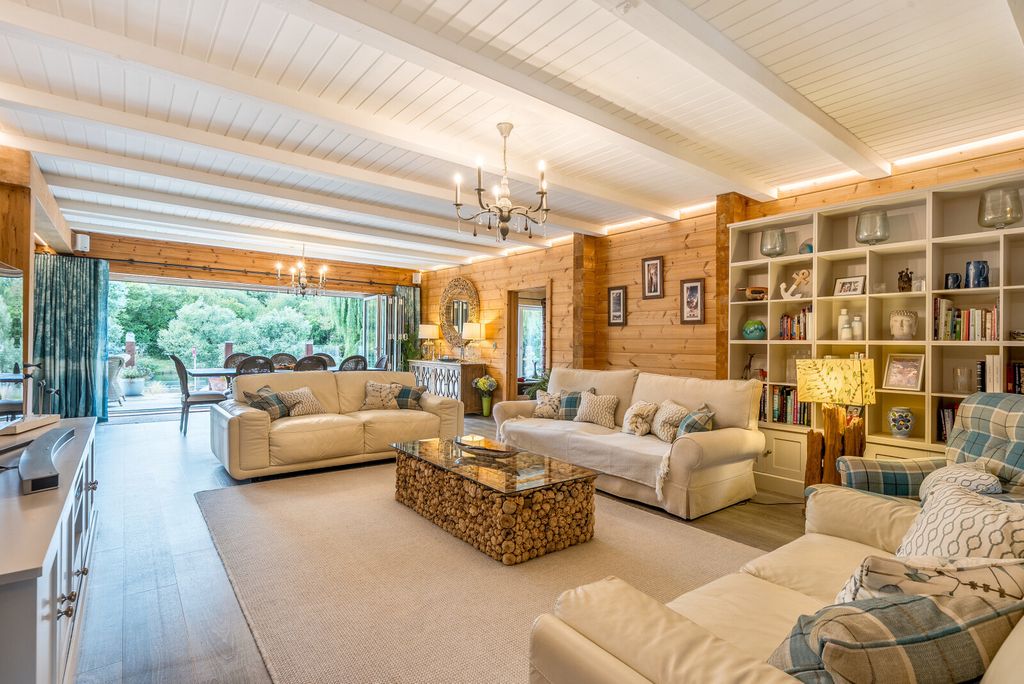 Property photo 2 of 25 1355471-5-68Caf81...