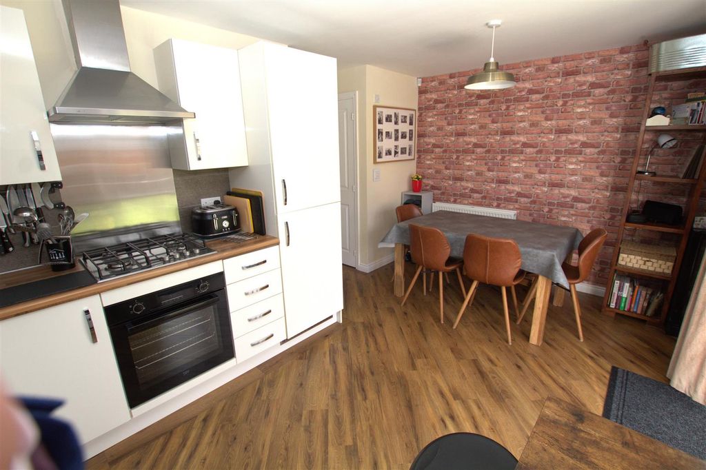 Property photo 3 of 13 Kitchen Diner .Jpg