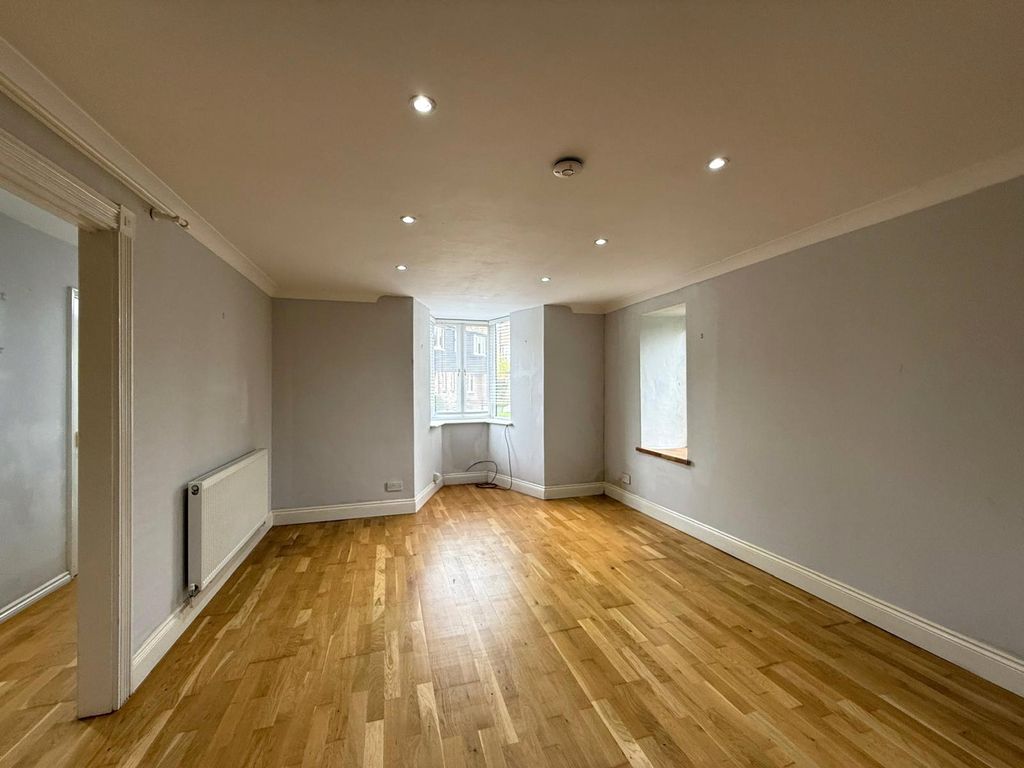 Property photo 2 of 12 Picture No. 25