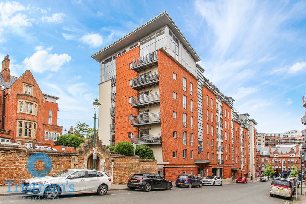 Property photo 1 of 20