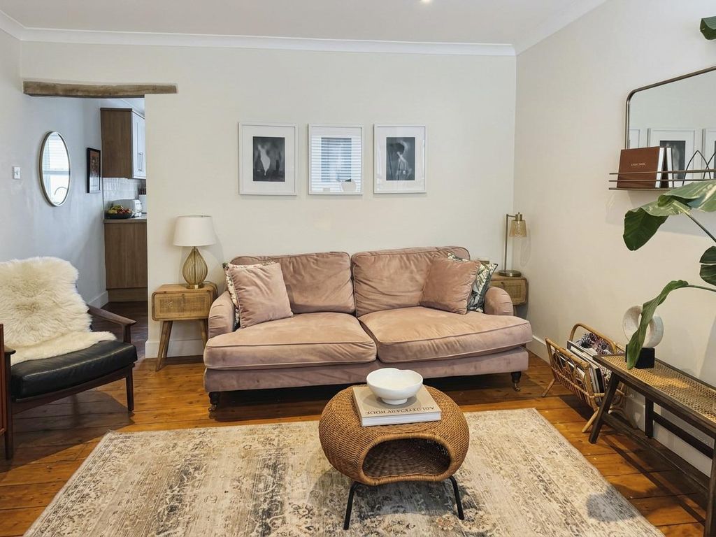 Property photo 2 of 9 Lounge.Jpg