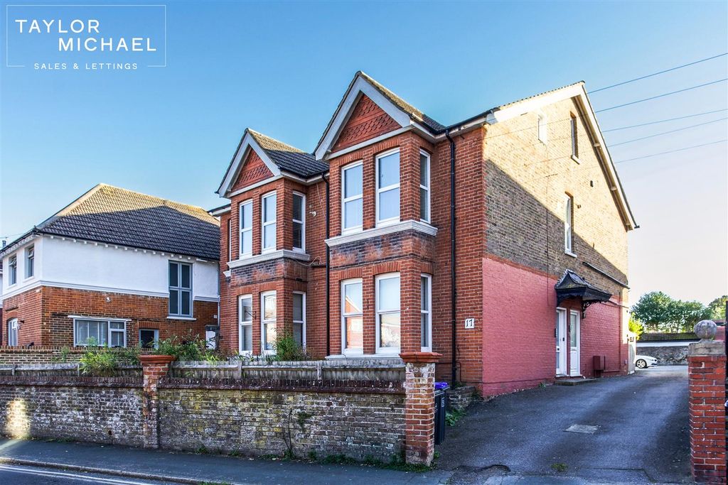 Property photo 1 of 18 External