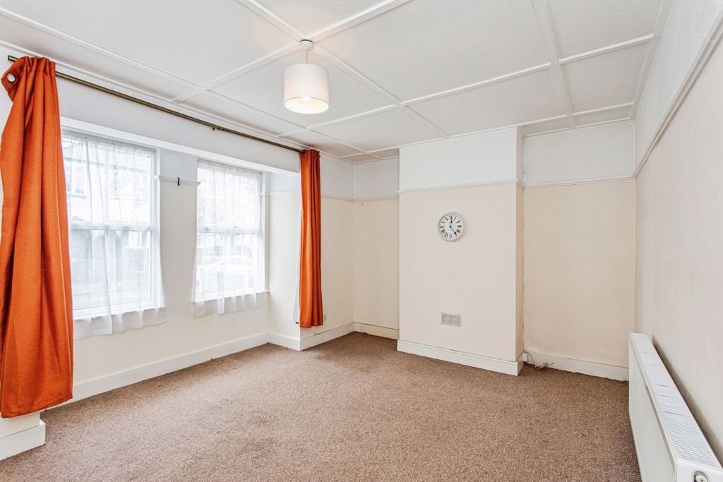 Property photo 3 of 20 Reception