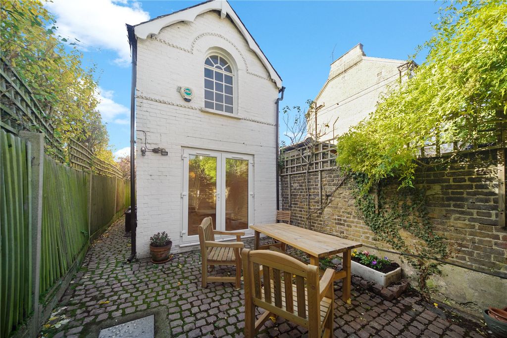 Property photo 1 of 8