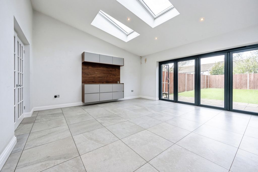 Property photo 3 of 26 Pbox-Img.Jpg