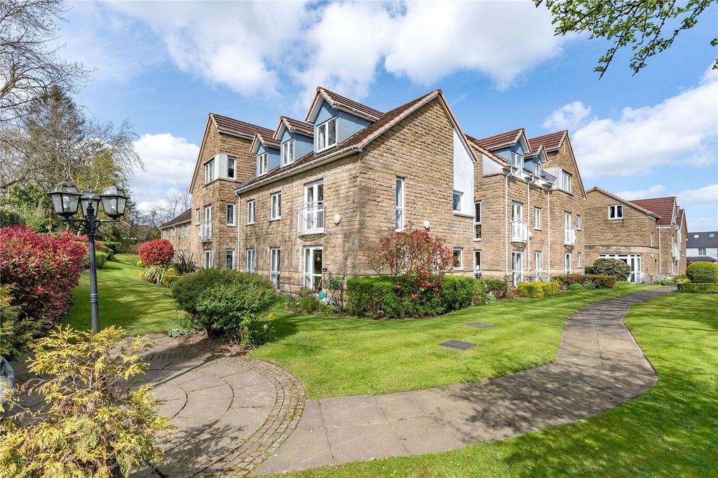 Property photo 1 of 16 Outside