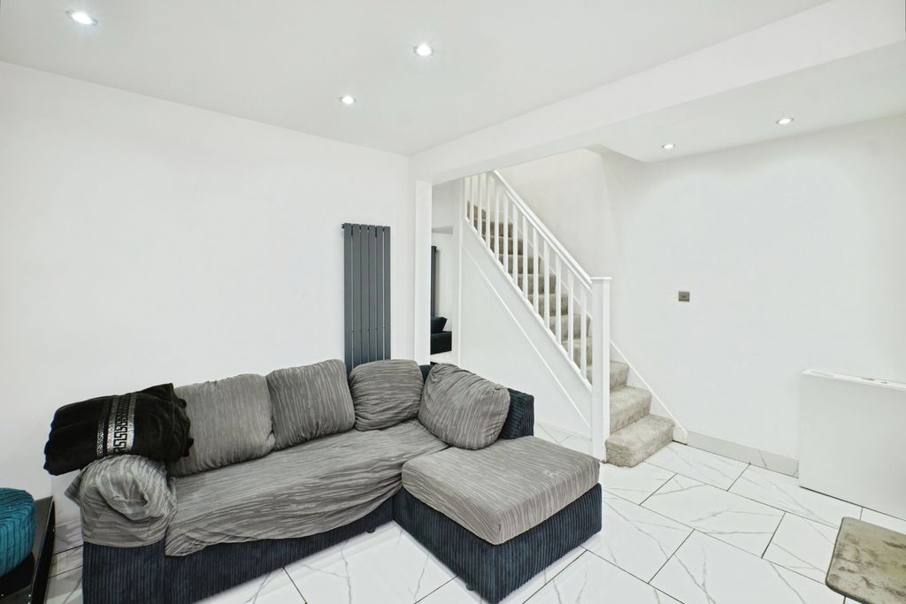 Property photo 3 of 20 Pbox-Img.Jpg