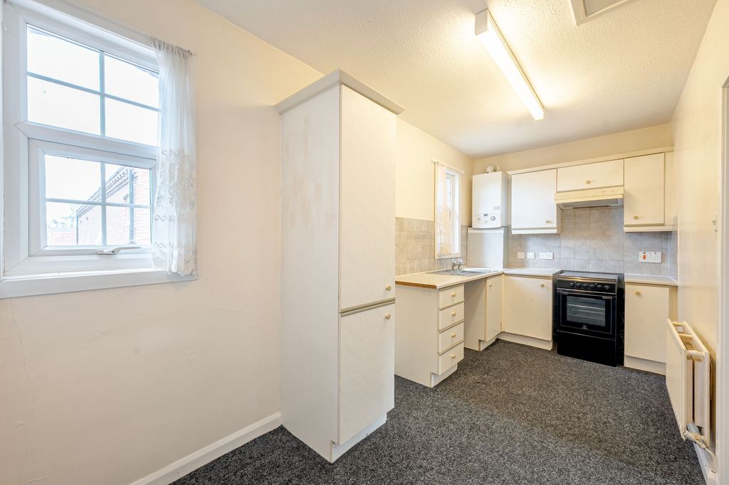 Property photo 2 of 16
