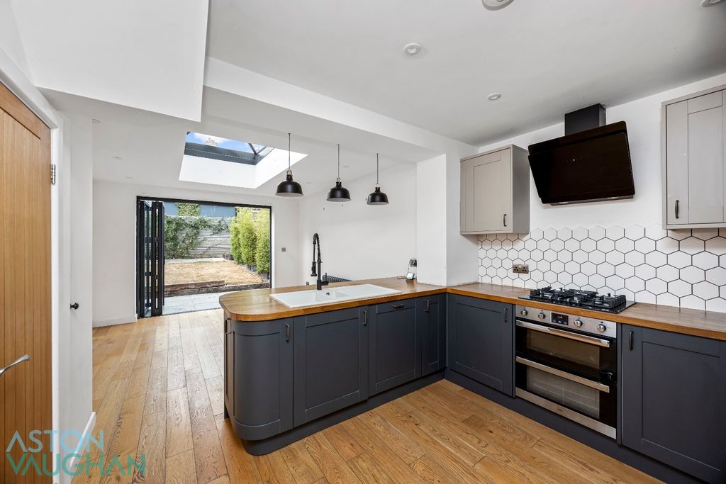 Property photo 2 of 14 5353841